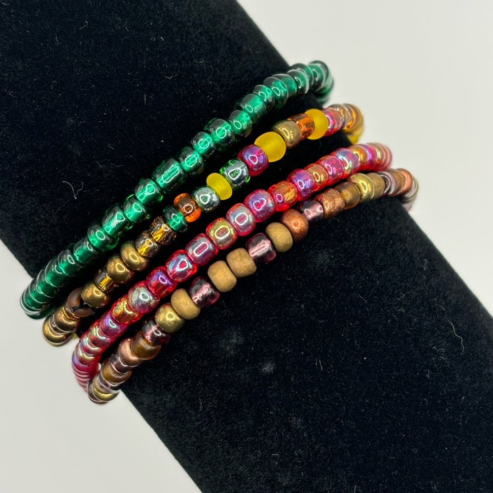 NWT Multicolor Beaded Bracelet Set Fall Elastic Stretchy Holiday